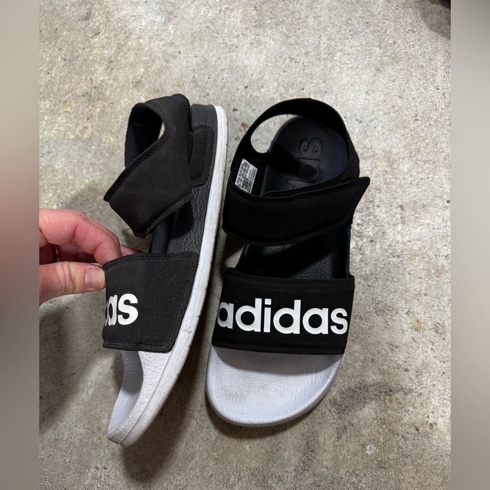 Adidas women’s size 7 sandals black and white Velcro strap - Picture 2 of 7